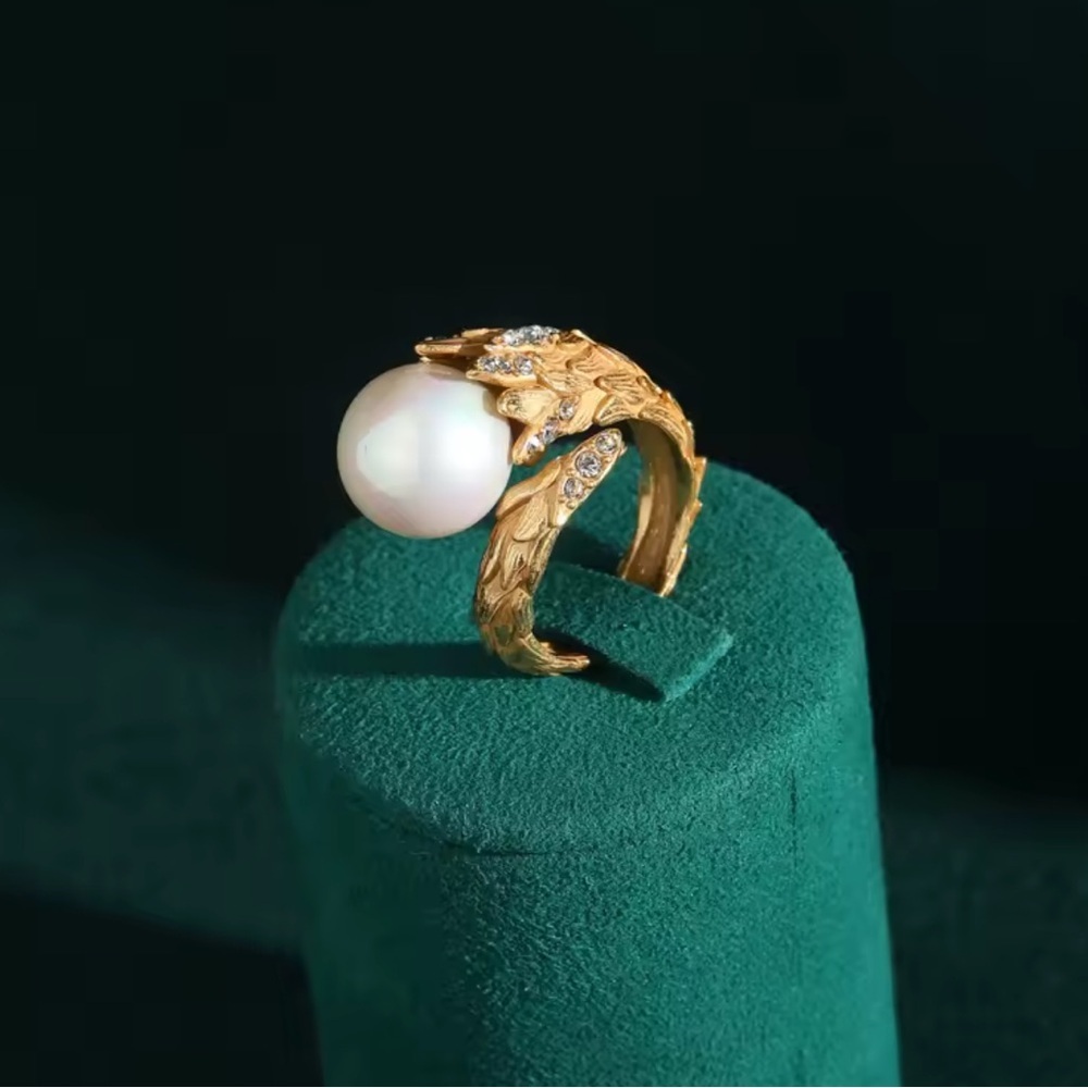 Antique Gold Leaf Band Fine Craftsmanship Crystals Ring - Picture 3 of 8